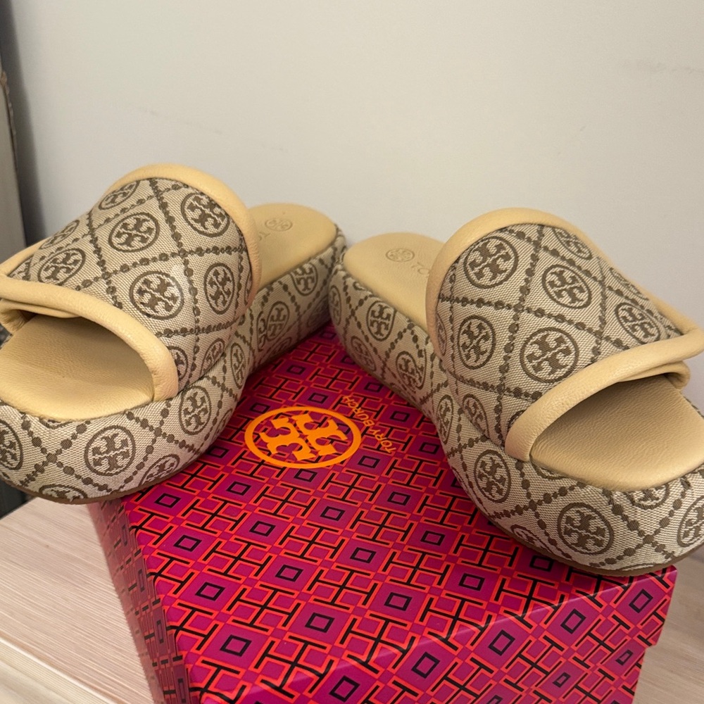 Tory Burch Bubble Platform Monogram Slides Size 9 - image 4